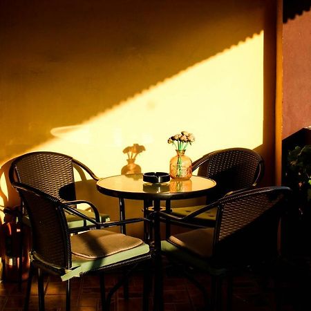 Collosal Apartment With Garden Bucharest Exterior photo